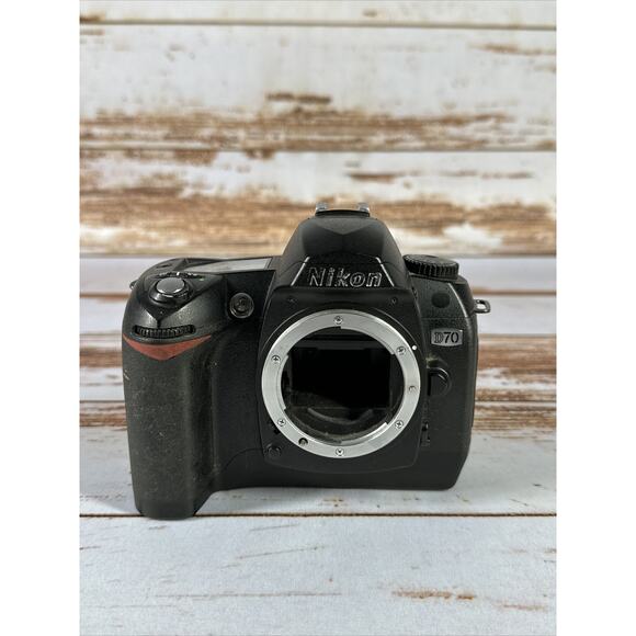 Nikon D70 – 6.1MP Digital SLR Camera Body – AS‑IS for Parts or Repair - Picture 1 of 6